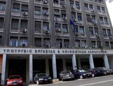 Κόντρα για τη διαβίβαση ασφαλιστικών οφειλών στο ΚΕΑΟ